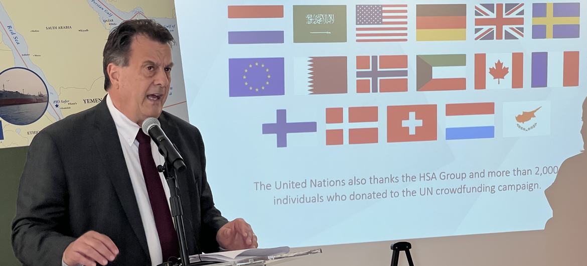 دیوید گرسلی، مقیم سازمان ملل و هماهنگ‌کننده کمک‌های بشردوستانه برای یمن، در رویداد تعهد نفتکش FSO Safer در 21 سپتامبر 2022 در نمایندگی هلند در سازمان ملل در طول هفته سطح عالی مجمع عمومی سخنرانی می‌کند.
